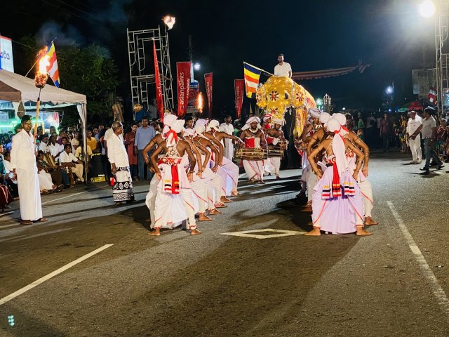 Dambadeniya Esala Perahera
